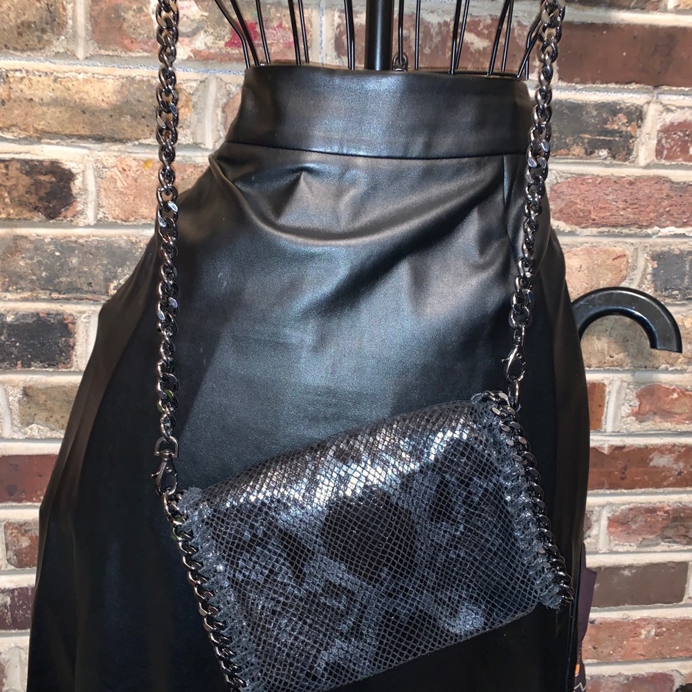 Crossbody - Picture 5 of 6